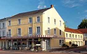 Contact Hotel Du Commerce Et Son Restaurant Cote A Cote