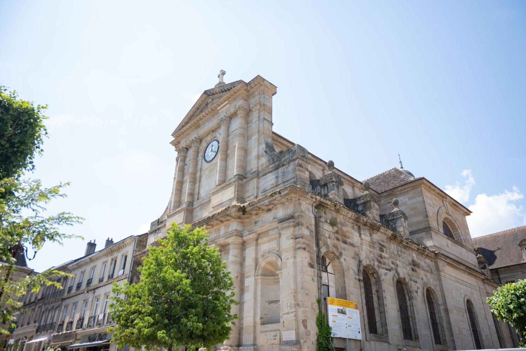 Contact Hotel Du Commerce Et Son Restaurant Cote A Cote Autun Exterior foto