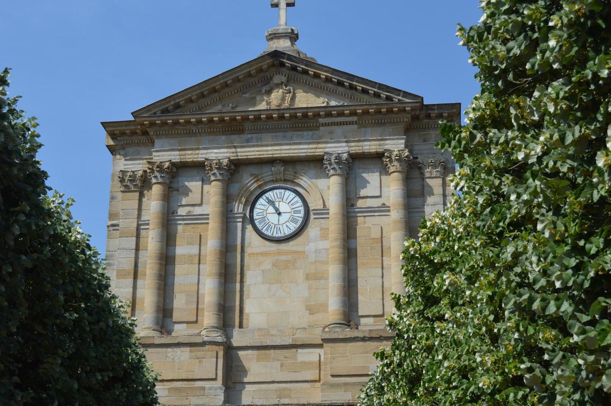 Contact Hotel Du Commerce Et Son Restaurant Cote A Cote Autun Exterior foto