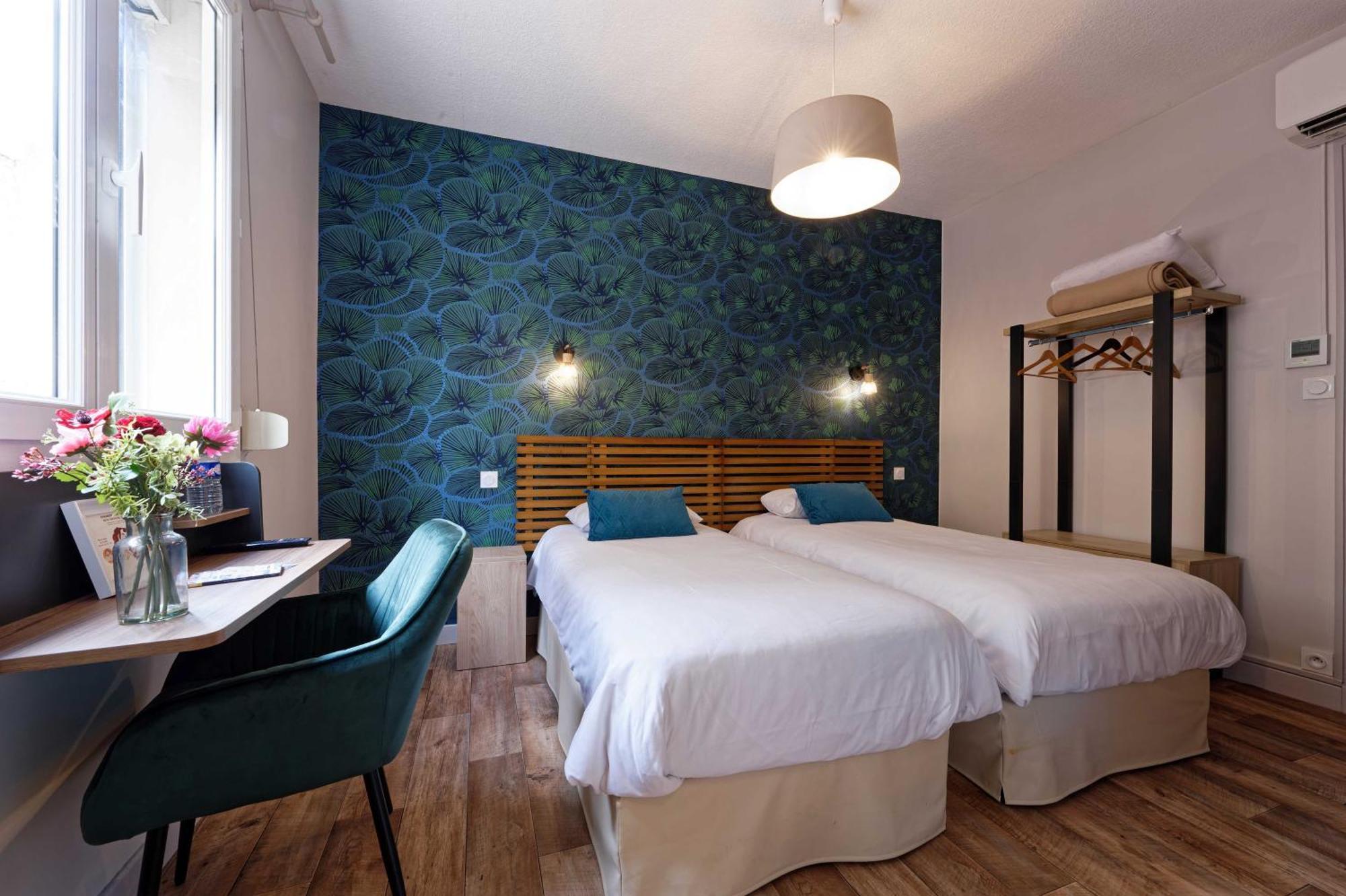 Contact Hotel Du Commerce Et Son Restaurant Cote A Cote Autun Zimmer foto