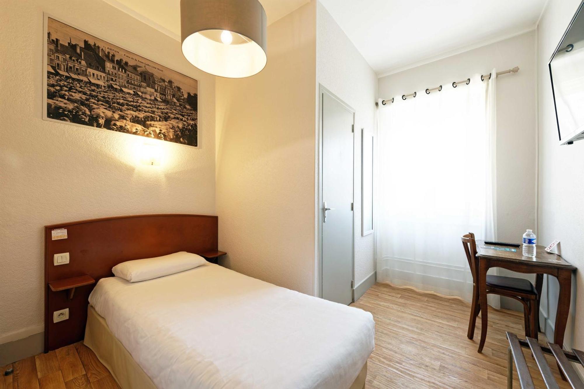 Contact Hotel Du Commerce Et Son Restaurant Cote A Cote Autun Zimmer foto