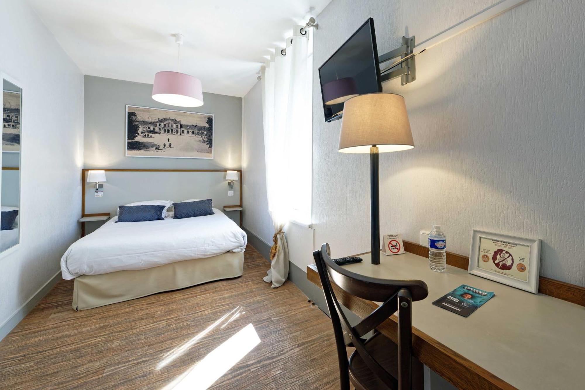 Contact Hotel Du Commerce Et Son Restaurant Cote A Cote Autun Zimmer foto